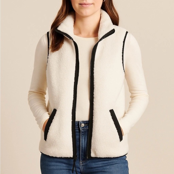 Abercrombie & Fitch Jackets & Blazers - Abercrombie & Finch Sherpa Vest Size Medium